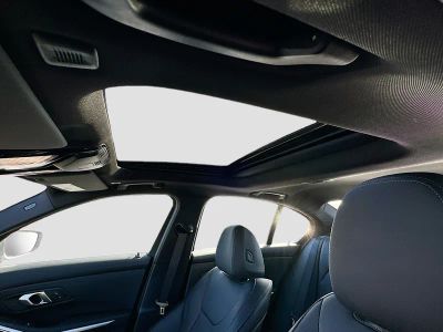 2026 BMW 3 Series — photo 16 view