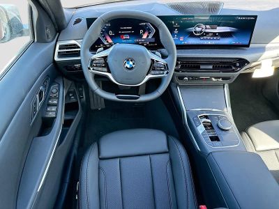 2026 BMW 3 Series — photo 17 view