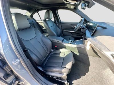 2026 BMW 3 Series — photo 23 view