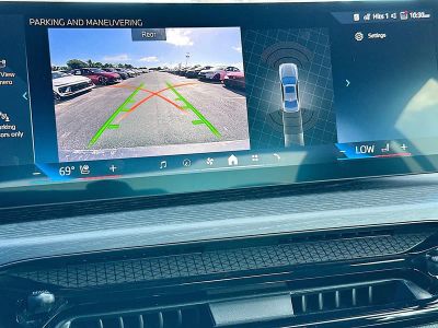 2026 BMW 3 Series — photo 11 view