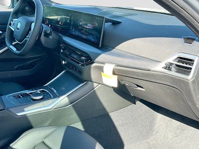 2026 BMW 3 Series — photo 24 view