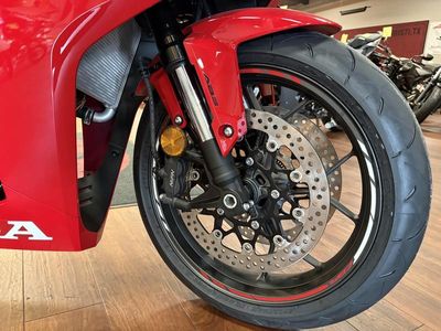 2025 Honda CBR650R E-Clutch - Photo 10