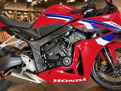 2025 Honda CBR650R E-Clutch - Photo 15