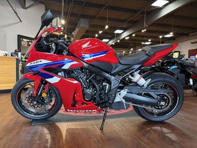2025 Honda CBR650R E-Clutch - Photo 7