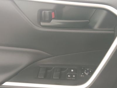 2025 Toyota RAV4 - Photo 17