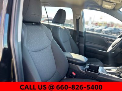 2025 Toyota RAV4 - Photo 4