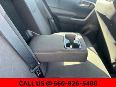 2025 Toyota RAV4 - Photo 6