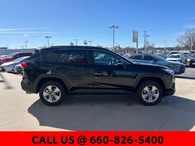 2025 Toyota RAV4 - Photo 3