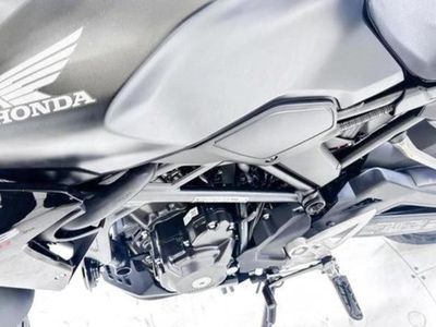 2025 Honda CB300R - Photo 13