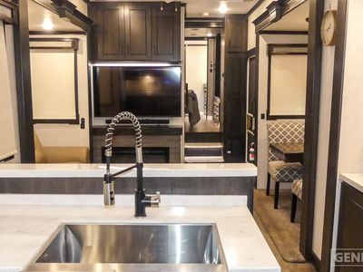 2021 Crossroads RV Redwood - Photo 6