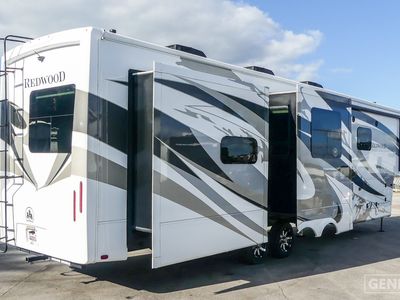 2021 Crossroads RV Redwood - Photo 4