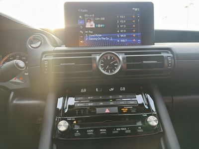 2024 Lexus IS 300 - Photo 15