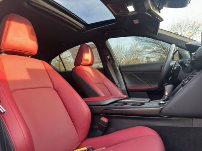 2024 Lexus IS 300 - Photo 29