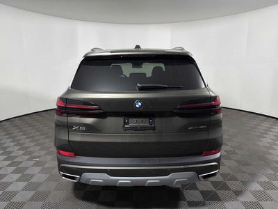 2026 BMW X5 xDrive40i xDrive40i in Manhattan Green Metallic — front three-quarter view