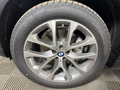 2026 BMW X5 xDrive40i — photo 9 view