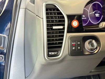 2022 Porsche Cayenne - Photo 13