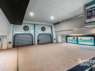 2026 OUTSIDE VAN - Photo 10