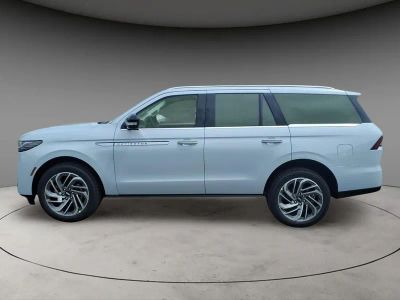 2026 Lincoln Navigator — side profile view