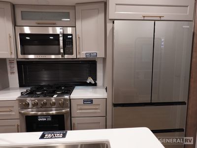 2025 Alliance RV Paradigm - Photo 8