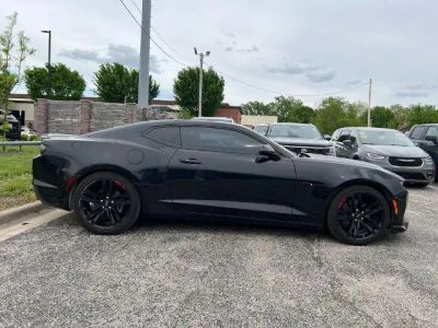 2023 Chevrolet Camaro - Photo 2