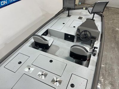 2026 SeaArk Flex 19 — engine compartment view