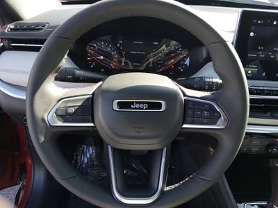 2025 Jeep Compass - Photo 12