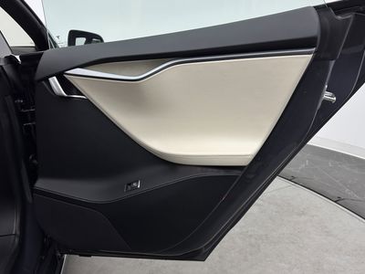 2020 Tesla Model S - Photo 31