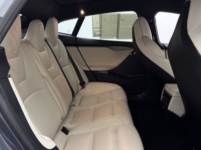2020 Tesla Model S - Photo 32