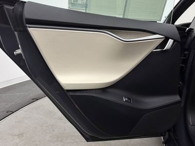 2020 Tesla Model S - Photo 24