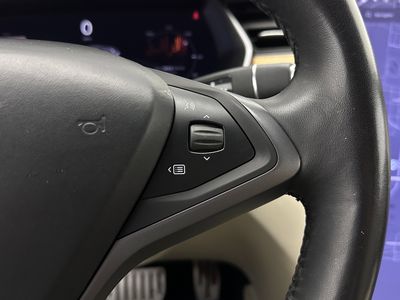 2020 Tesla Model S - Photo 22