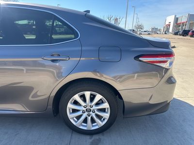 2020 Toyota Camry - Photo 3