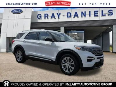 2022 Ford Explorer - Photo 2