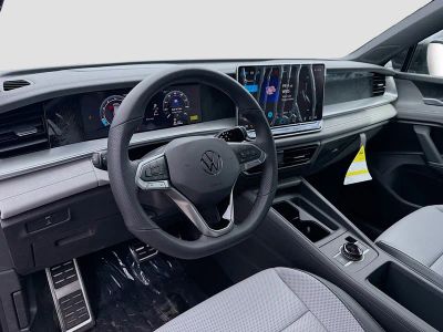 2026 Volkswagen Tiguan — photo 9 view