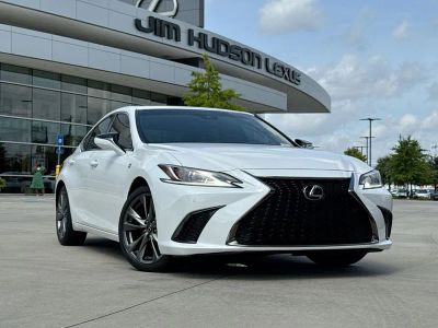 2019 Lexus ES — side profile view