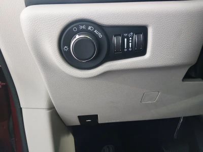 2023 Chrysler Voyager - Photo 13