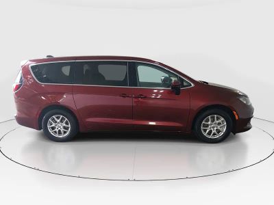 2023 Chrysler Voyager - Photo 8