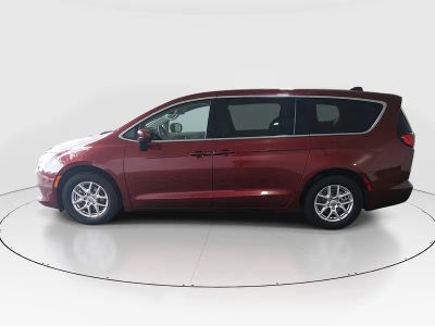 2023 Chrysler Voyager - Photo 4