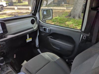 2026 Jeep Wrangler — photo 17 view