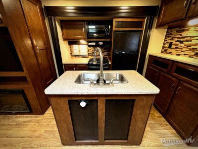 2018 Venture RV SportTrek - Photo 6