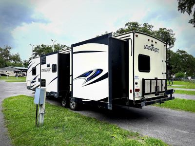 2018 Venture RV SportTrek - Photo 3