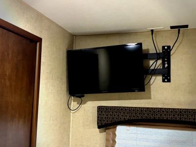 2018 Venture RV SportTrek - Photo 9