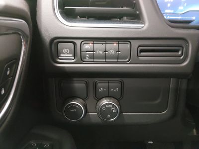 2023 Chevrolet Suburban - Photo 13