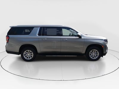 2023 Chevrolet Suburban - Photo 8