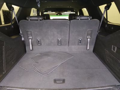 2023 Chevrolet Suburban - Photo 11