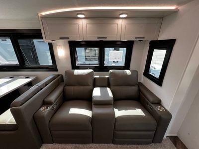 2026 Jayco SENECA - Photo 18