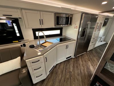 2026 Jayco SENECA - Photo 8