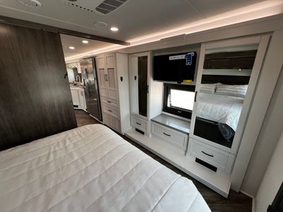 2026 Jayco SENECA - Photo 25