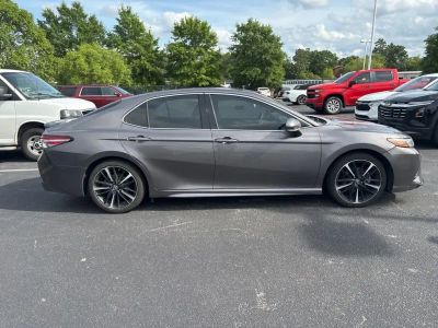 2019 Toyota Camry - Photo 2