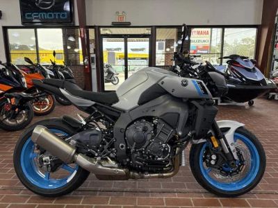 2025 Yamaha MT-10 — front three-quarter view