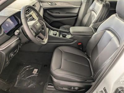 2025 Jeep Grand Cherokee — photo 14 view